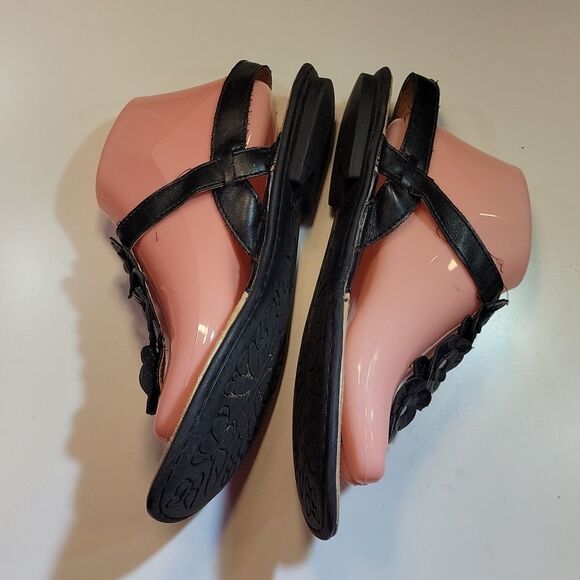 BOC LEATHER FLOWER ACCENT PATTERN ANKLE STRAP THONG WOMEN"S SANDAL - Picture 14 of 16